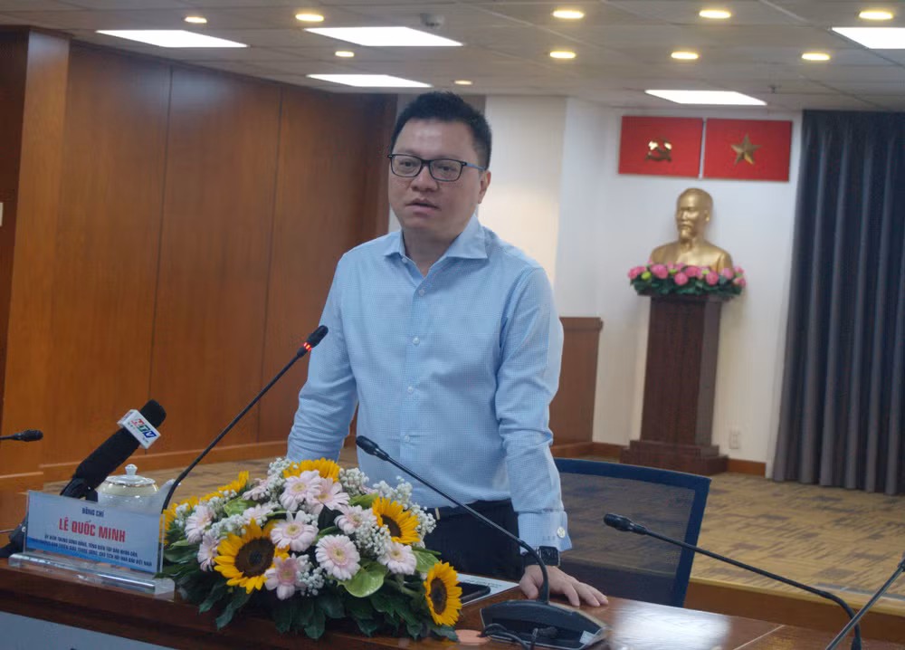 Đồng chí Lê Quốc Minh phát biểu tại buổi làm việc với Trung tâm Báo chí Thành phố Hồ Chí Minh.