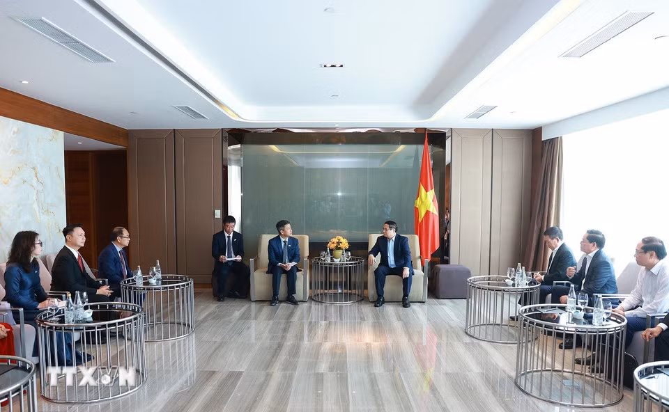 Thủ tướng Phạm Minh Chính tiếp ông Kulachet Dharachandra - Tổng Giám đốc Công ty Trách nhiệm hữu hạn Hóa dầu Long Sơn (Thái Lan). (Ảnh: TTXVN)