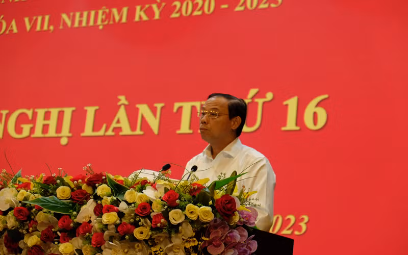 Đồng chí Nguyễn Văn Thọ Chủ tịch Ủy ban nhân dân tỉnh báo cáo tình hình kinh tế-xã hội 6 tháng đầu năm, phương hướng nhiệm vụ 6 tháng cuối năm 2023. Đồng chí Nguyễn Văn Thọ Chủ tịch Ủy ban nhân dân tỉnh báo cáo tình hình kinh tế-xã hội 6 tháng đầu năm, phương hướng nhiệm vụ 6 tháng cuối năm 2023.