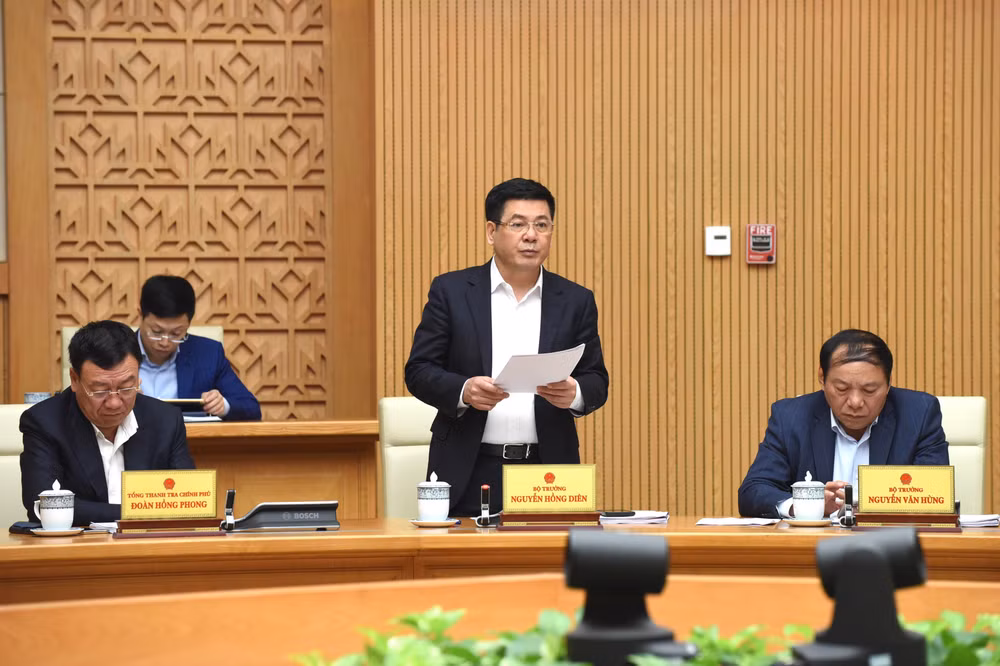 Bộ trưởng Công thương Nguyễn Hồng Diên phát biểu. Bộ trưởng Công thương Nguyễn Hồng Diên phát biểu.