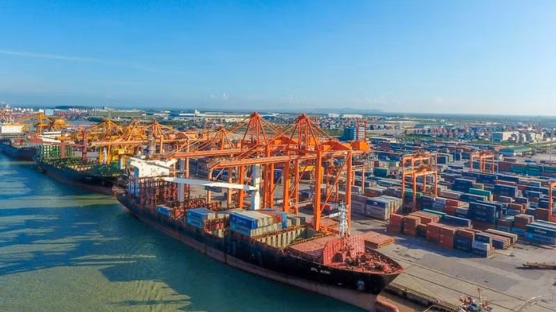 Dự báo, các khó khăn về cước tàu sẽ chỉ giảm bớt vào nửa đầu năm 2025. Dự báo, các khó khăn về cước tàu sẽ chỉ giảm bớt vào nửa đầu năm 2025.