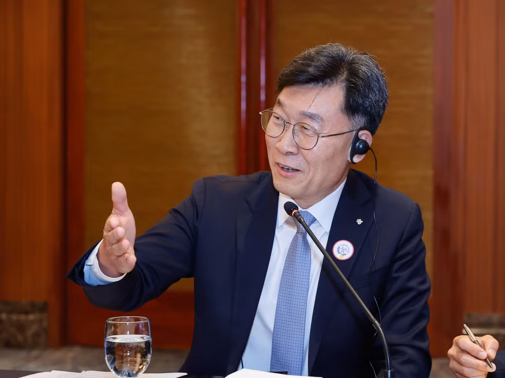 Đại diện các nhà khoa học Hàn Quốc phát biểu ý kiến tại Toạ đàm.