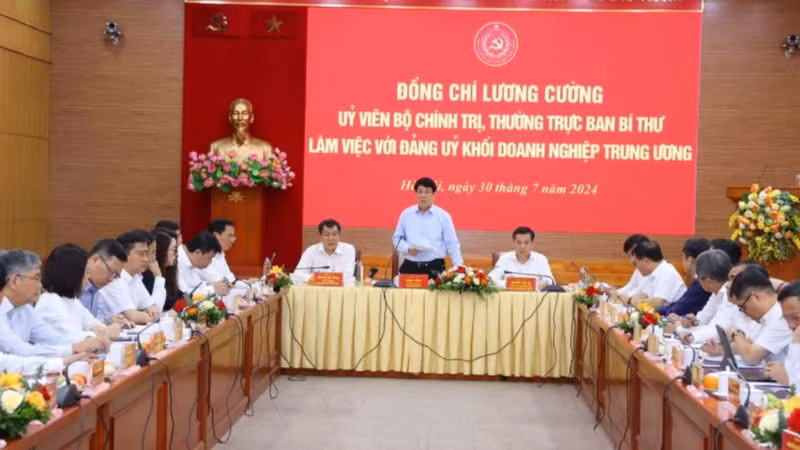 Đồng chí Lương Cường, Ủy viên Bộ Chính trị, Thường trực Ban Bí thư phát biểu tại buổi làm việc.