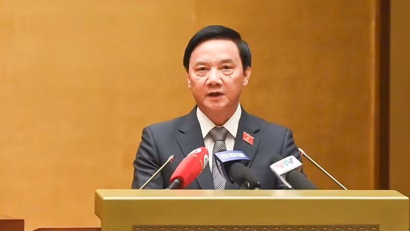 Phó Chủ tịch Quốc hội Nguyễn Khắc Định giới thiệu về mục đích xuất bản và giá trị, ý nghĩa, nội dung cuốn sách. Phó Chủ tịch Quốc hội Nguyễn Khắc Định giới thiệu về mục đích xuất bản và giá trị, ý nghĩa, nội dung cuốn sách.