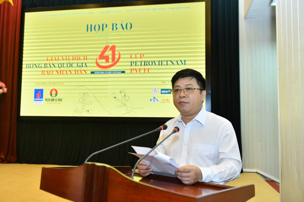 Đồng chí Quế Đình Nguyên, Phó Tổng Biên tập Báo Nhân Dân, Phó Trưởng Ban Chỉ đạo Giải vô địch bóng bàn quốc gia Báo Nhân Dân lần thứ 41 phát biểu ý kiến tại buổi họp báo.
