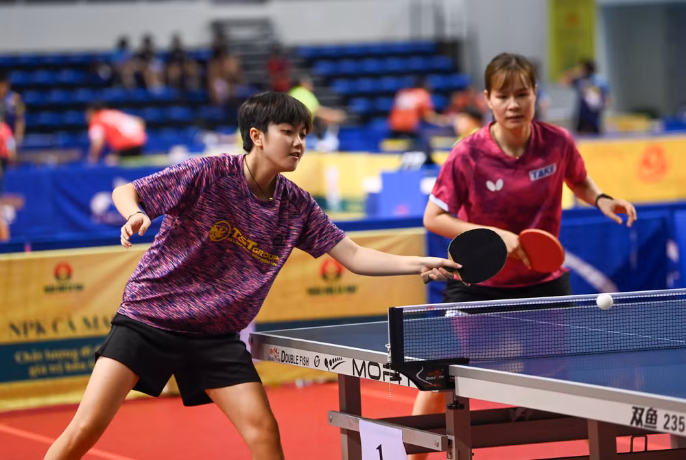 Cặp đôi Trần Mai Ngọc - Nguyễn Thị Nga (Hà Nội T&amp;T) giành thắng lợi 3-0 tại vòng 1/16 trước cặp đôi Trần Bùi Gia Mẫn - Ngô Phương Linh (Lâm Đồng).