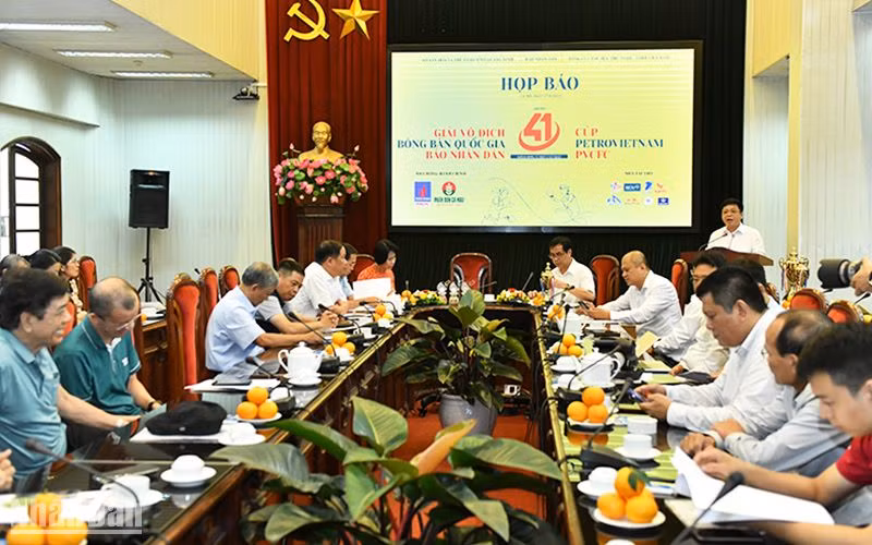 Quang cảnh buổi họp báo. (Ảnh: ĐĂNG KHOA)