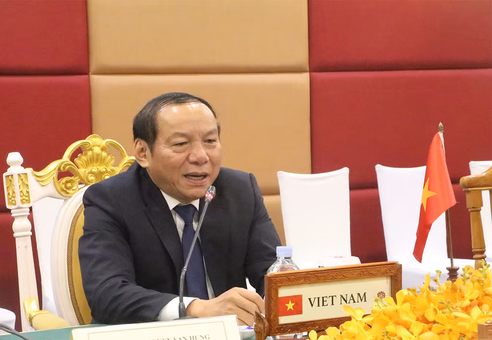 Bộ trưởng Văn hóa, Thể thao và Du lịch Nguyễn Văn Hùng phát biểu.