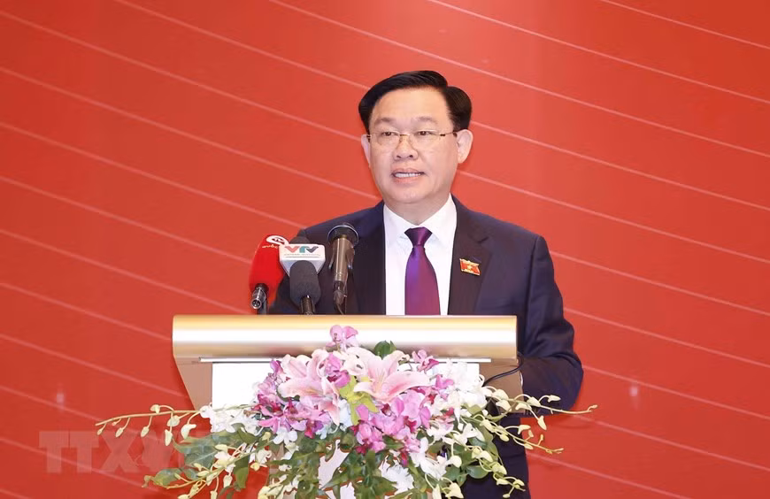 Chủ tịch Quốc hội Vương Đình Huệ phát biểu.