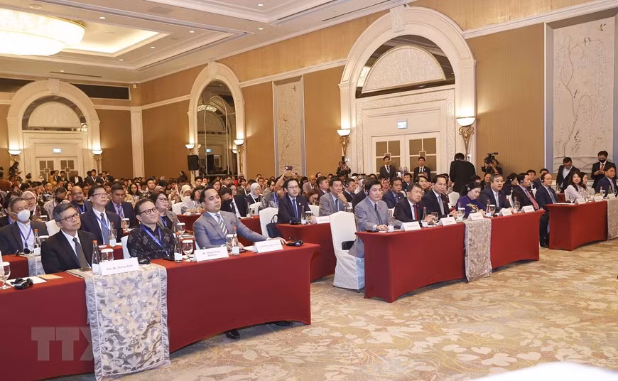 Đại biểu dự diễn đàn.