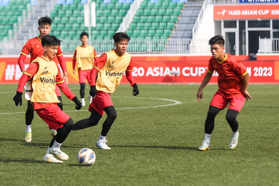 Các tuyển thủ U20 Việt Nam tập luyện buổi cuối trước khi bước vào Vòng chung kết U20 châu Á 2023. (Ảnh: VFF)