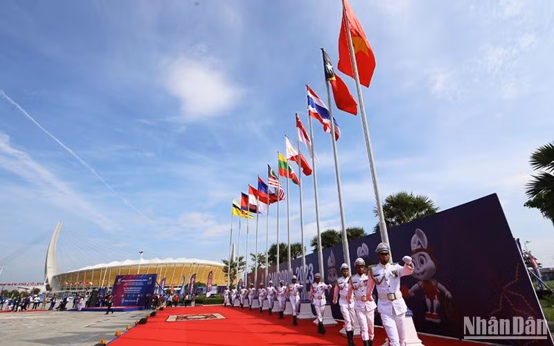 Lễ thượng cờ các đoàn thể thao tham dự Đại hội Thể thao Người khuyết tật Đông Nam Á lần thứ 12.