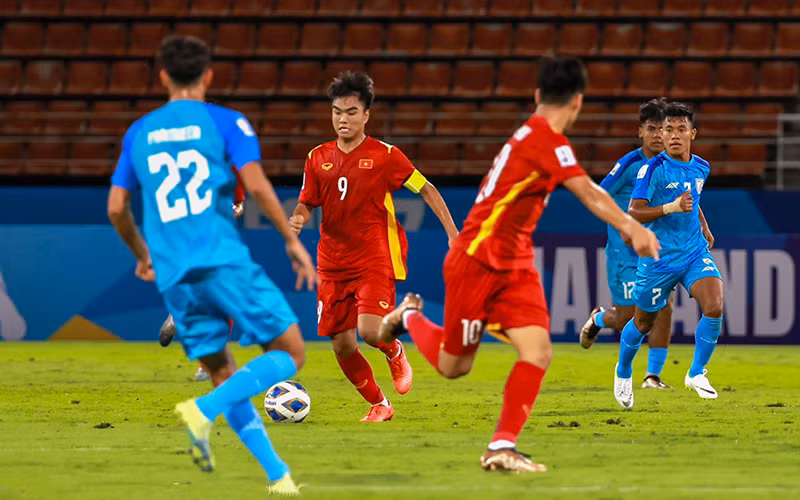 Các tuyển thủ U17 Việt Nam nỗ lực tìm kiếm thêm bàn thắng. (Ảnh: VFF) Các tuyển thủ U17 Việt Nam nỗ lực tìm kiếm thêm bàn thắng. (Ảnh: VFF)