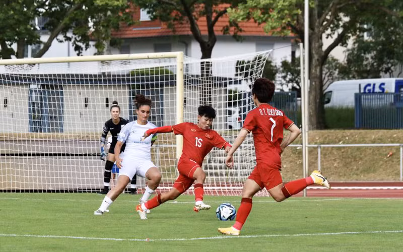 Đội tuyển bóng đá nữ Việt Nam thắng CLB Schott Mainz với tỷ số 2-0. (Ảnh: VFF)