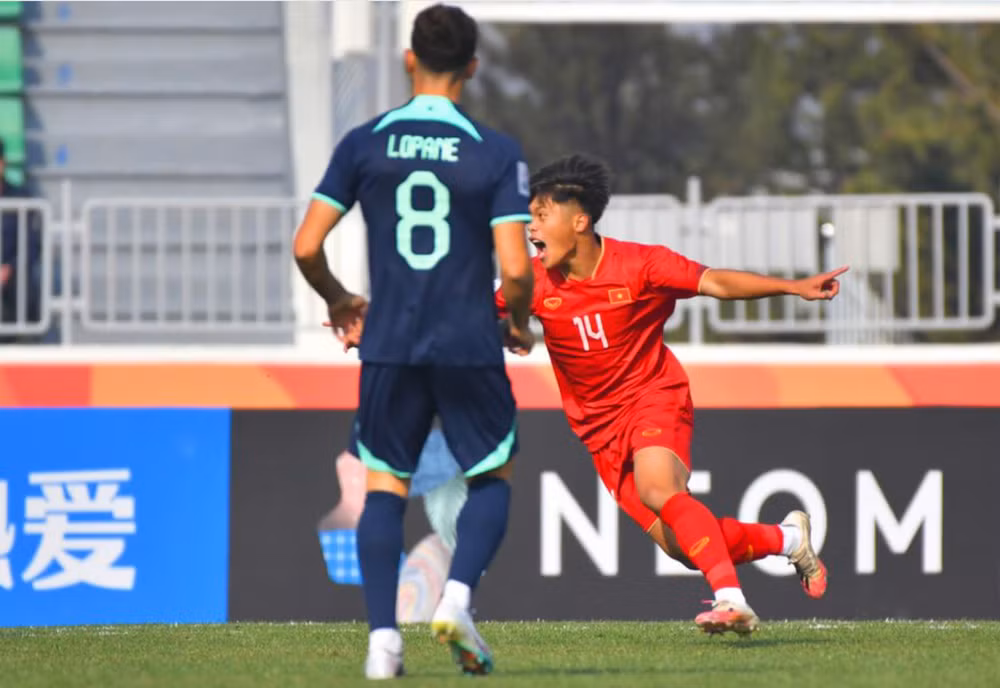 Quốc Việt ăn mừng bàn thắng mở tỷ số ở phút thứ 6 trước U20 Australia. (Ảnh: AFC)