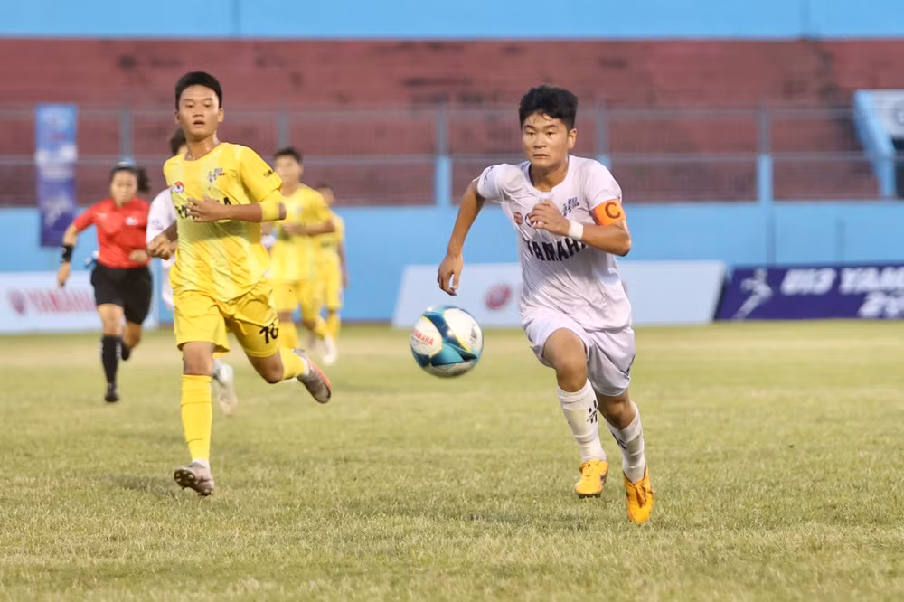 Trận chung kết giữa U13 Sông Lam Nghệ An và U13 Hồng Lĩnh Hà Tĩnh diễn ra kịch tích. Trận chung kết giữa U13 Sông Lam Nghệ An và U13 Hồng Lĩnh Hà Tĩnh diễn ra kịch tích.