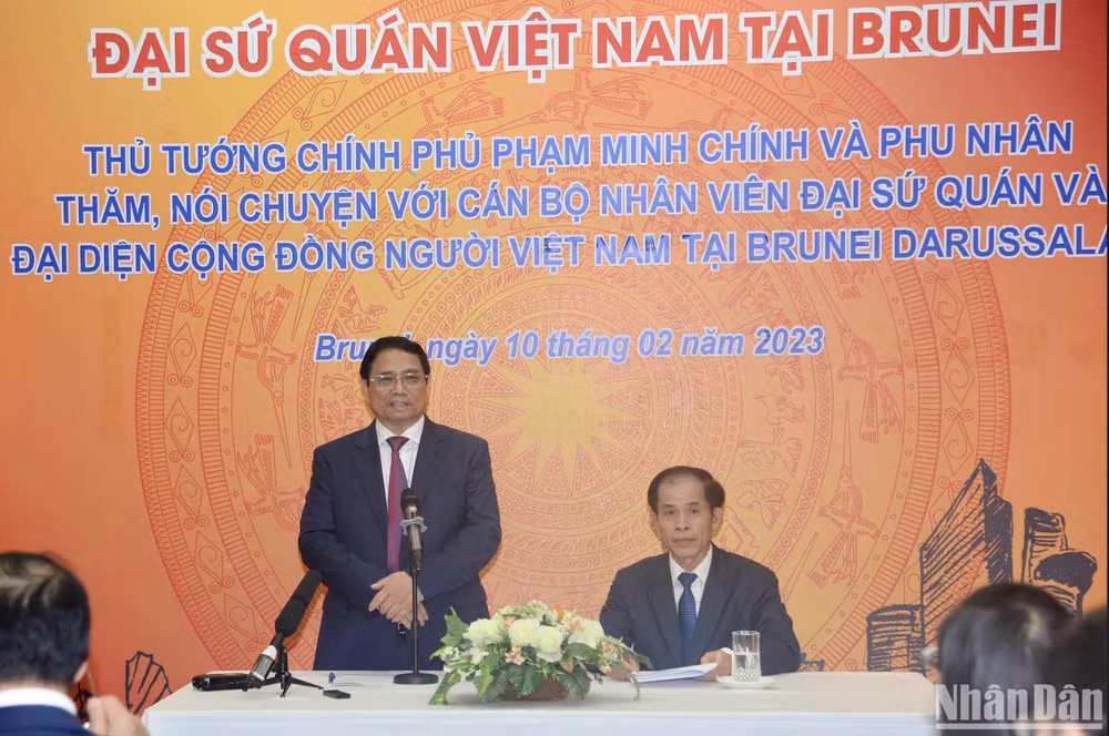 Thủ tướng Phạm Minh Chính nói chuyện thân mật với bà con cộng đồng người Việt Nam.