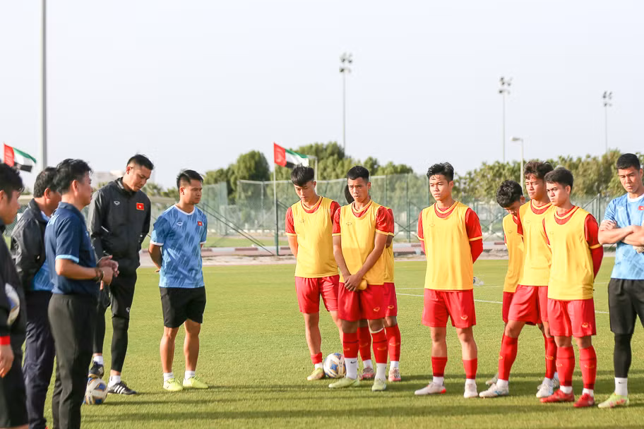 7 cầu thủ sẽ phải chia tay các đồng đội để về nước trước.
