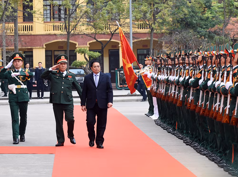 Thủ tướng Phạm Minh Chính duyệt đội danh dự. Thủ tướng Phạm Minh Chính duyệt đội danh dự.