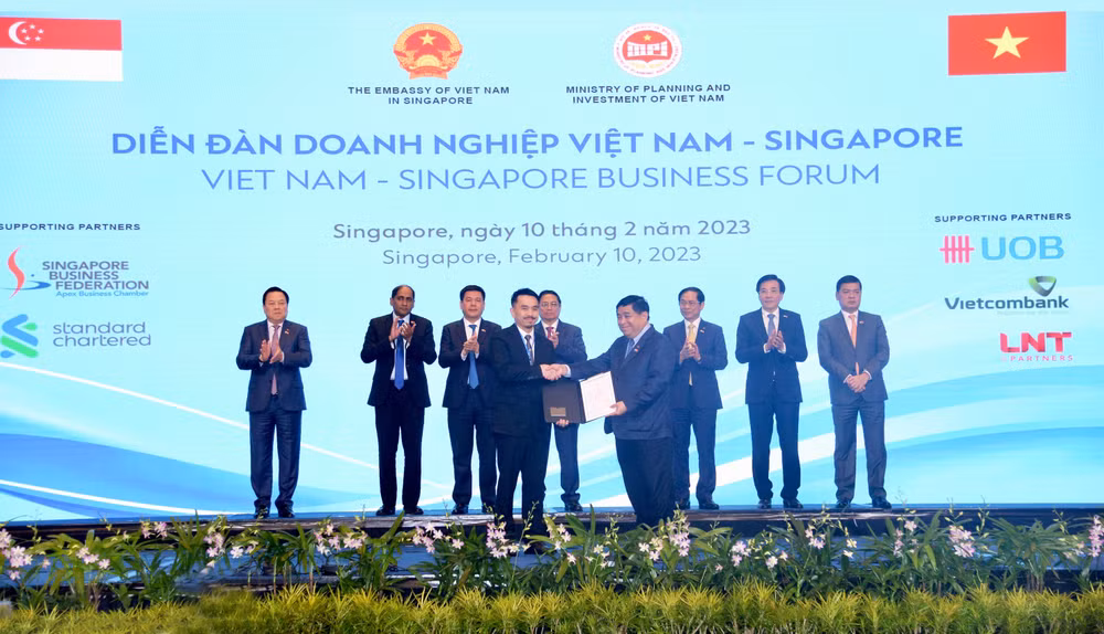 Tổng giám đốc Masan Group Danny Le nhận chứng nhận đầu tư.