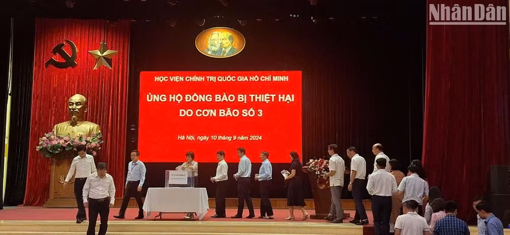 Học viện Chính trị quốc gia Hồ Chí Minh ủng hộ đồng bào bị ảnh hưởng bão số 3.