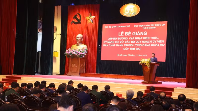 Quang cảnh lớp bồi dưỡng, cập nhật kiến thức, kỹ năng đối với cán bộ quy hoạch Ủy viên Trung ương Đảng khóa XIV (lớp thứ 3).