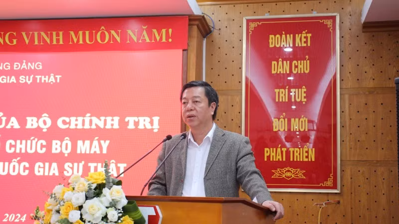 Đồng chí Vũ Trọng Lâm, Giám đốc-Tổng Biên tập Nhà xuất bản Chính trị quốc gia Sự thật phát biểu tại buổi lễ.