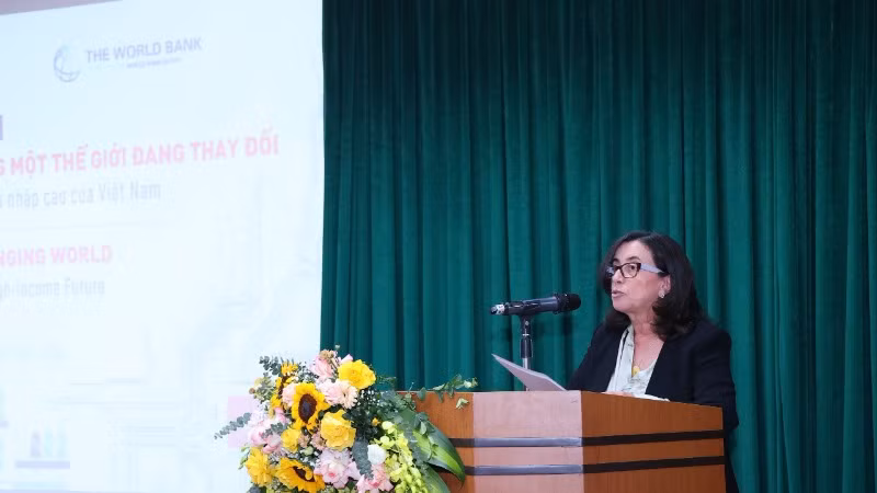 Bà Manuela V. Ferro phát biểu tại Tọa đàm.