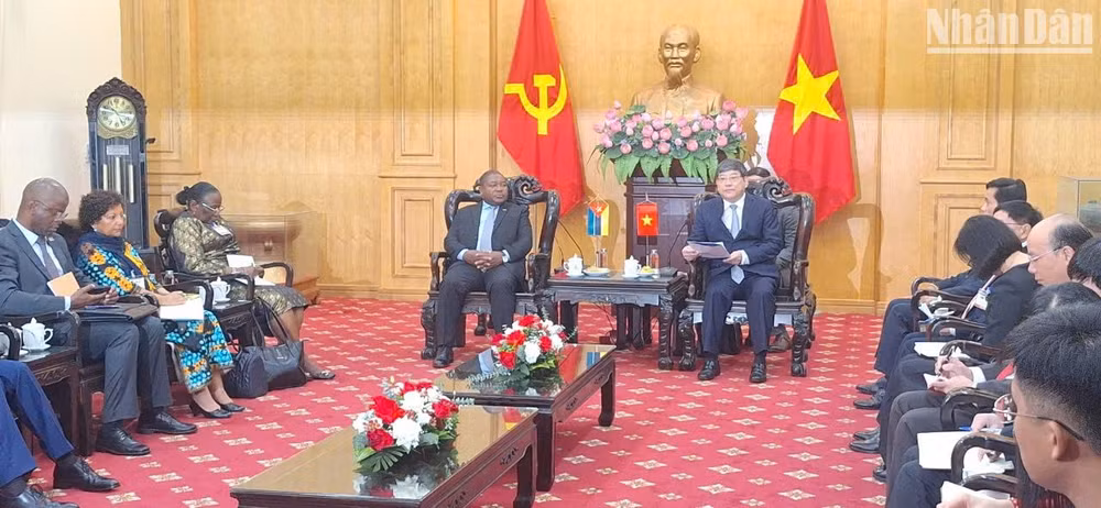 Quang cảnh buổi tiếp Tổng thống Filipe Jacinto Nyusi và đoàn cán bộ cấp cao nước Cộng hòa Mozambique tại Học viện Chính trị quốc gia Hồ Chí Minh.