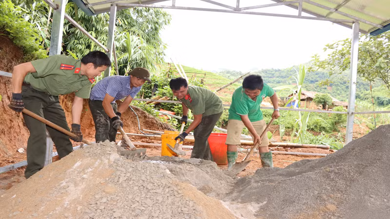 Công an Lai Châu đã hỗ trợ làm mới 83 ngôi nhà và sửa chữa được 69 nhà cho người dân ở Tà Tổng theo Đề án 245. Công an Lai Châu đã hỗ trợ làm mới 83 ngôi nhà và sửa chữa được 69 nhà cho người dân ở Tà Tổng theo Đề án 245.