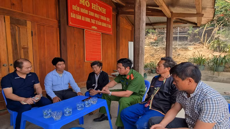 Đảng viên tăng cường là cánh tay nối dài của Đảng tới từng thôn, bản; từ đó lan tỏa đường lối của Đảng đến tới từng nếp nhà, từng người dân. Đảng viên tăng cường là cánh tay nối dài của Đảng tới từng thôn, bản; từ đó lan tỏa đường lối của Đảng đến tới từng nếp nhà, từng người dân.