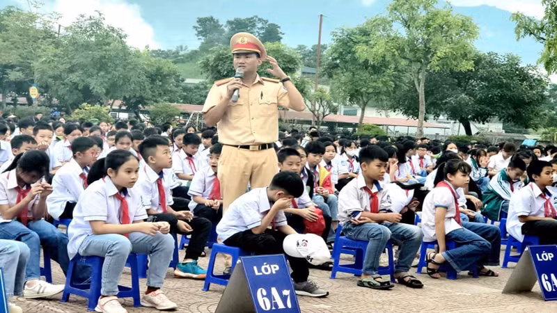 Công an thành phố Lai Châu tổ chức tuyên truyền phổ biến pháp luật tại các trường học trên địa bàn.