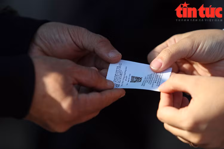 Các loại vé gồm: Vé 1 lượt (100.000 đồng/vé); vé 4 giờ (150.000 đồng/vé); vé ngày (250.000 đồng/vé).