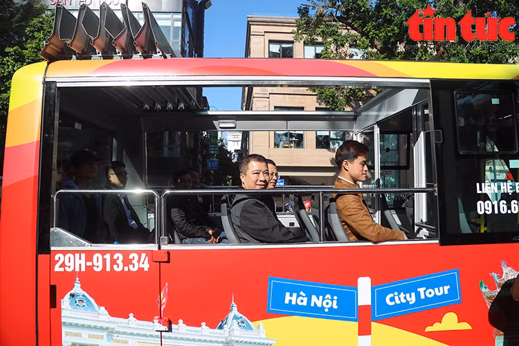 Tuyến City Tour 03 hoạt động từ 9 giờ đến 18 giờ 30 phút mỗi ngày, với tần suất hoạt động 30 phút/lượt.