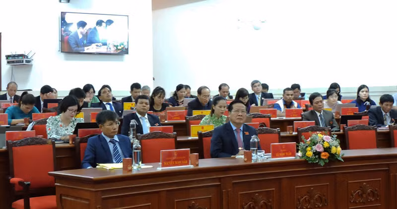 Các đại biểu tham dự Kỳ họp thứ 5 Hội đồng nhân dân tỉnh Kon Tum Các đại biểu tham dự Kỳ họp thứ 5 Hội đồng nhân dân tỉnh Kon Tum