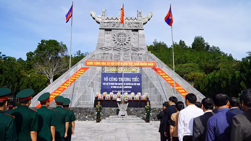 Quang cảnh buổi lễ. Quang cảnh buổi lễ.