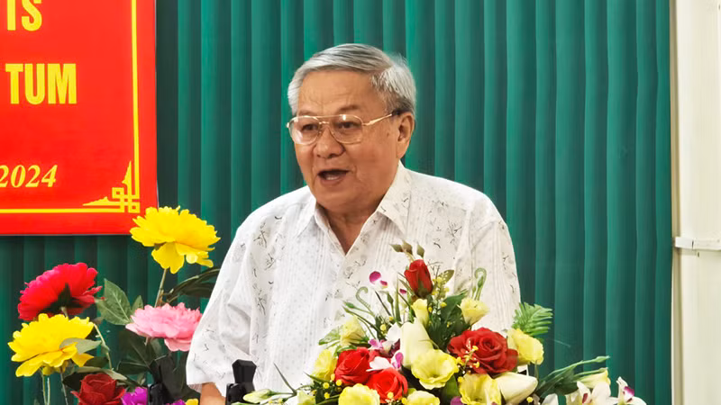 Đồng chí Võ Thanh Chín phát biểu tại lễ trao tặng. Đồng chí Võ Thanh Chín phát biểu tại lễ trao tặng.