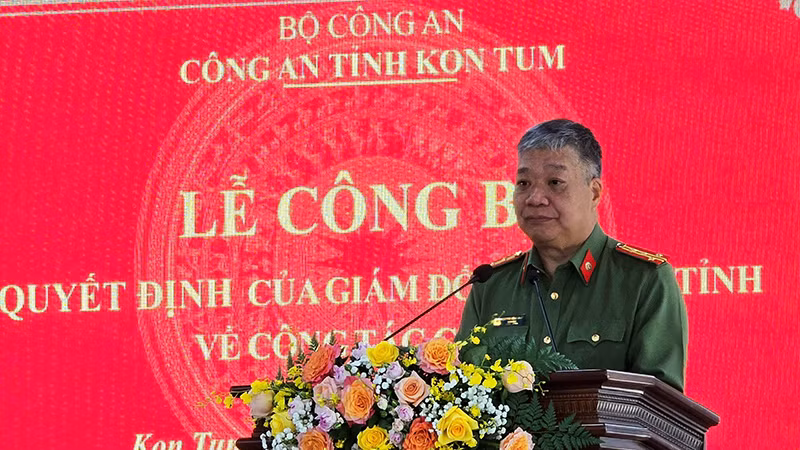 Đại tá Nguyễn Hồng Nhật phát biểu tại buổi lễ.