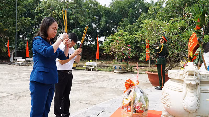 Quyền Chủ tịch nước dâng hương tại Ngục Kon Tum Quyền Chủ tịch nước dâng hương tại Ngục Kon Tum