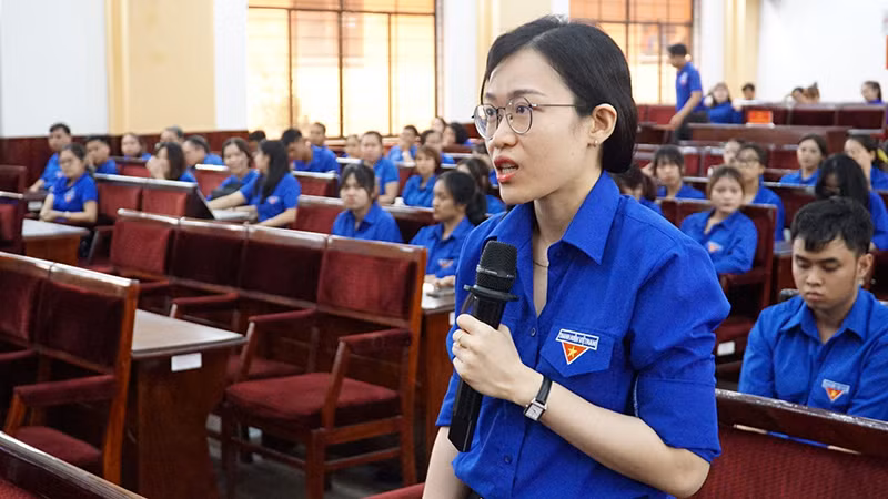 Đoàn viên, thanh niên nêu ý kiến, đề xuất. Đoàn viên, thanh niên nêu ý kiến, đề xuất.