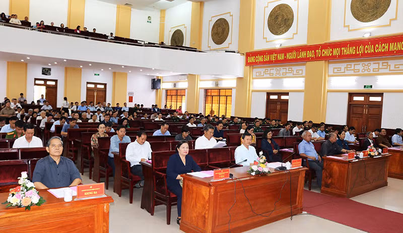 Các đại biểu tham dự hội nghị.