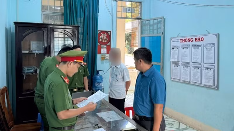 Cơ quan Cảnh sát điều tra thi hành Quyết định khởi tố bị can, Lệnh bắt bị can để tạm giam và Lệnh khám xét đối với Đoàn Thế Tiền. Cơ quan Cảnh sát điều tra thi hành Quyết định khởi tố bị can, Lệnh bắt bị can để tạm giam và Lệnh khám xét đối với Đoàn Thế Tiền.