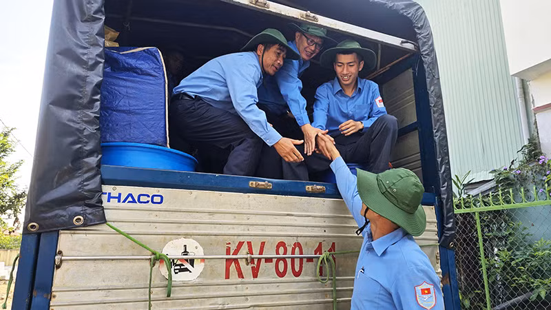 Đội K53 xuất quân lên đường làm nhiệm vụ