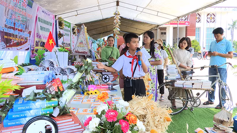 Giới thiệu không gian trưng bày sách về chiến thắng Điện Biên Phủ