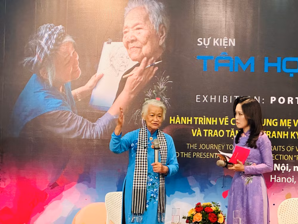 Họa sĩ Đặng Ái Việt chia sẻ tại sự kiện “Tấm họa tri ân”. Họa sĩ Đặng Ái Việt chia sẻ tại sự kiện “Tấm họa tri ân”.