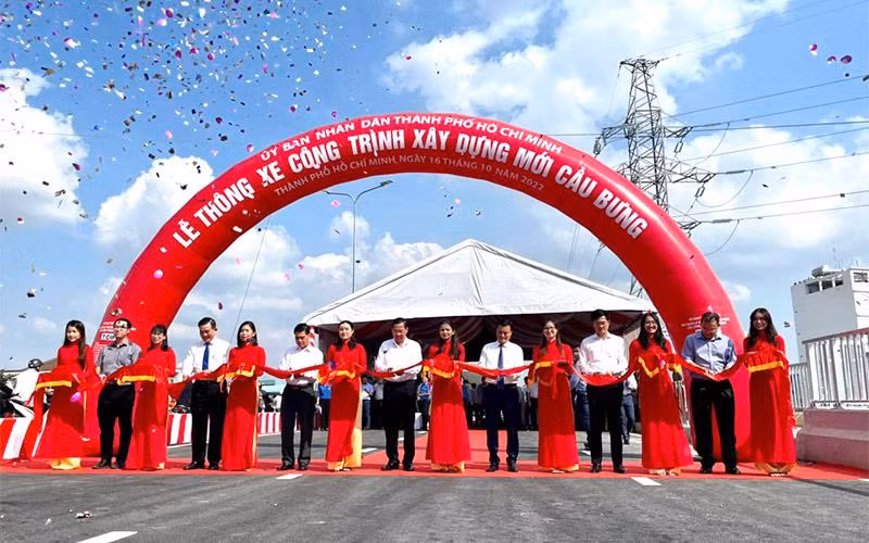 Thành phố Hồ Chí Minh thông xe cầu Bưng