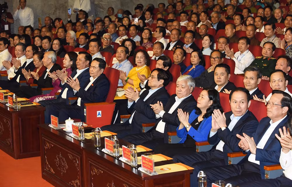 Thủ tướng Phạm Minh Chính và các đại biểu dự Chương trình "Cả nước chung tay vì người nghèo" năm 2022.