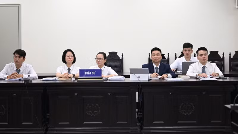 Luật sư tham gia tại phiên tòa.