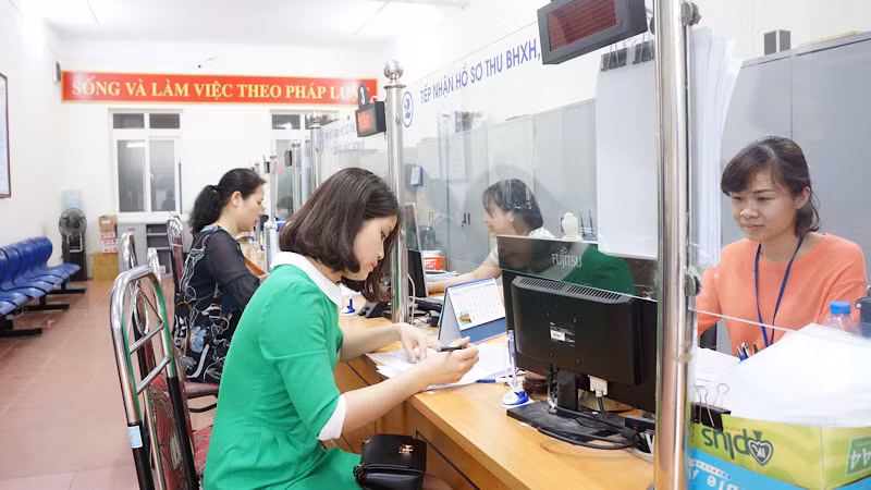 Đẩy mạnh cải cách thủ tục hành chính tạo thuận lợi cho người dân và doanh nghiệp (Bộ phận một cửa Tây Hồ, Hà Nội).