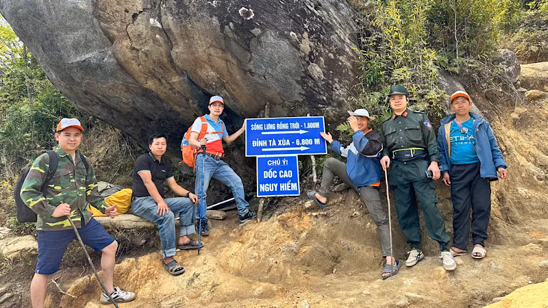 Công tác tổ chức, khảo sát tuyến đường được Ban tổ chức chuẩn bị kỹ lưỡng cho giải leo núi lần 2 dành cho các phóng viên, nhà báo. Ảnh: VIỆT HÙNG.